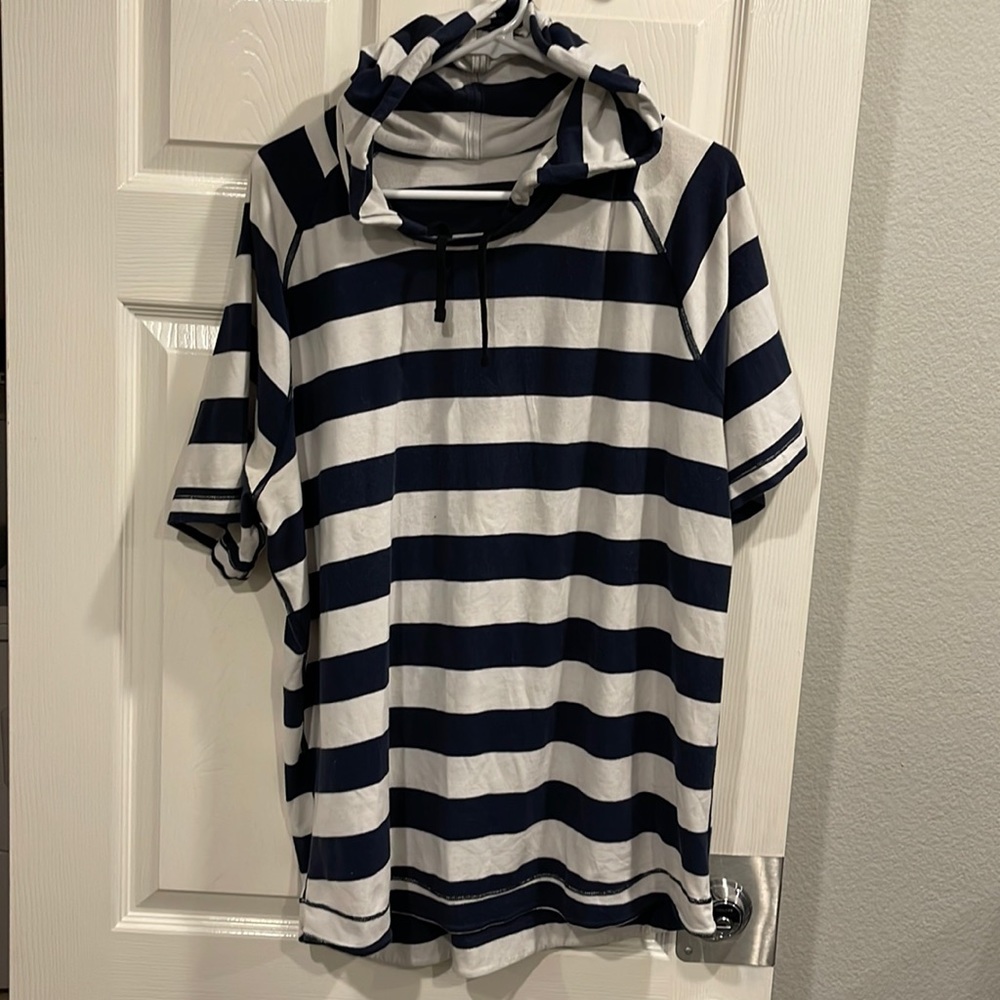 Short sleeve hoodie
